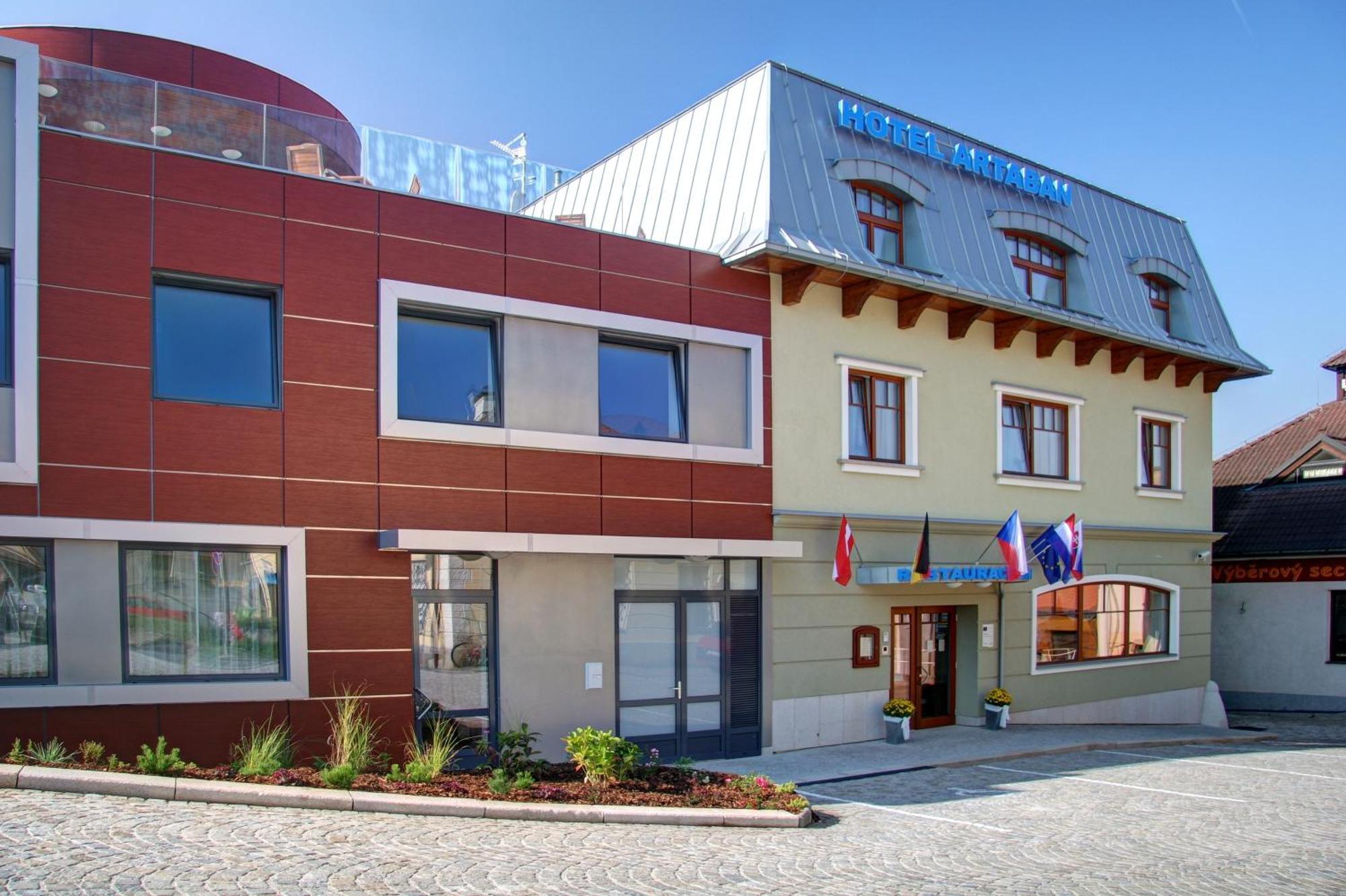 Hotel Artaban Zirovnice Exterior photo